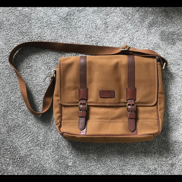 Fossil Other - NWOT Men’s Fossil Messenger Bag.